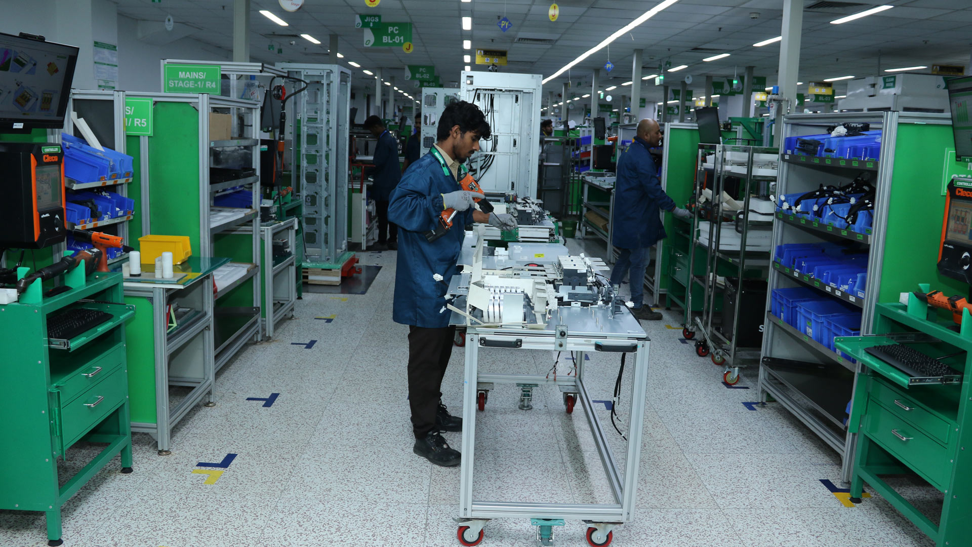 Schneider Electric adds product manufacturing lines in Bengaluru -  Construction Week India