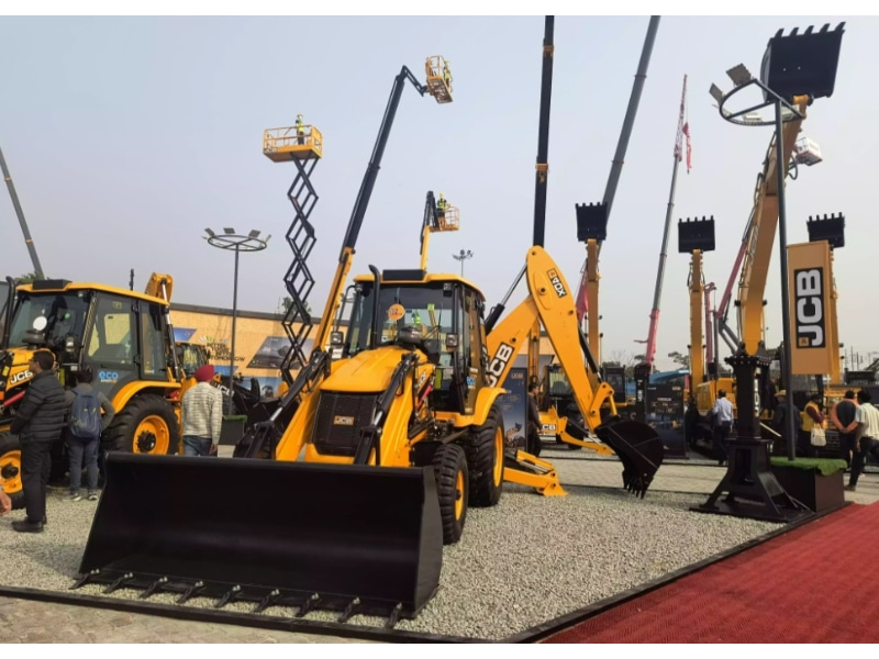 JCB India Showcases CEV Stage 5 Machines at Bharat Construction Equipment Expo