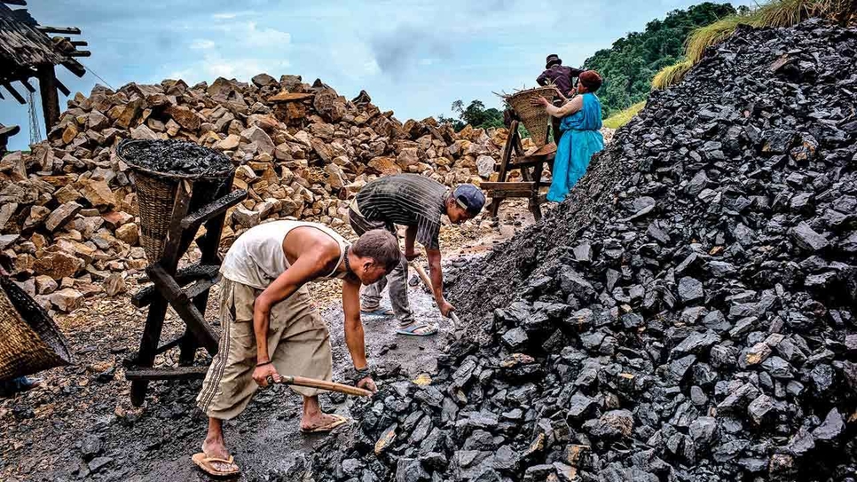 coal-india-sets-up-five-member-panel-to-separate-cmpdil-projects